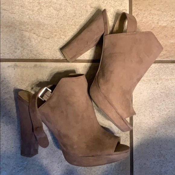 Shoes - Open toe heels!